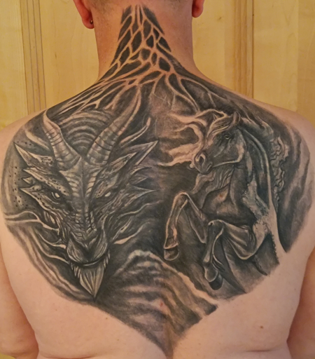 Drachen und Pferd als Cover Up
