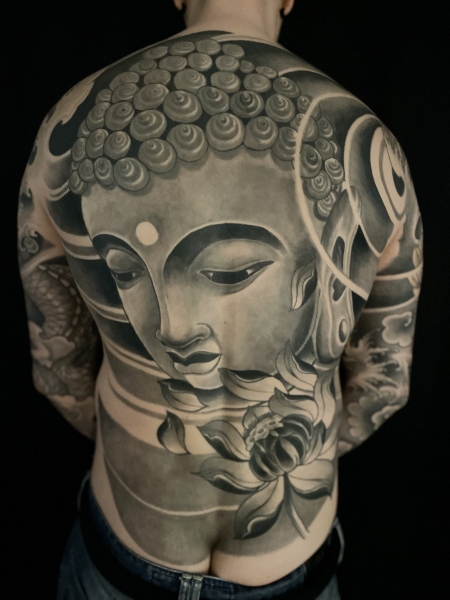buddha-Tattoo: Buddhamaske