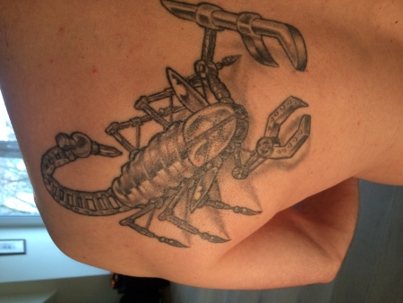 skorpion-Tattoo: Mechanisierter Skorpion