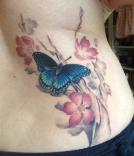 Blumen oberarm tattoo schmetterling Schmetterling Tattoo