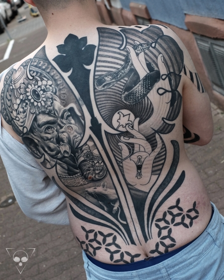 Verheiltes Ganesha Backpiece mit kleinem Cover Up