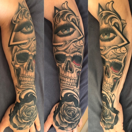 rose-Tattoo: Schädel, Rose, Auge