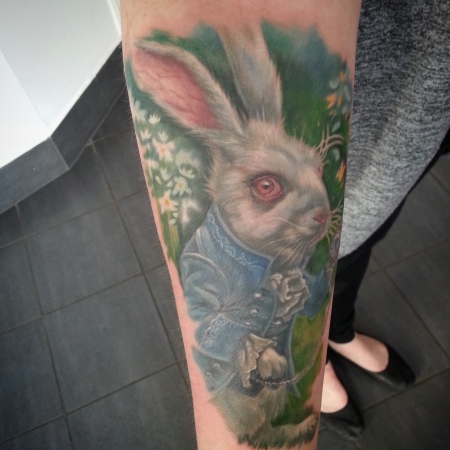 alice im wunderland-Tattoo: rabbit von alice im wunderland, zweite Sitzung