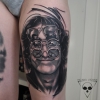 Frisch gestochenes Black and Grey Porträt John Lennon 