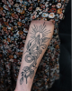 Schlange mit Zweigen und Sonnenstrahlen abgeheilt - Tattoo Nr 13