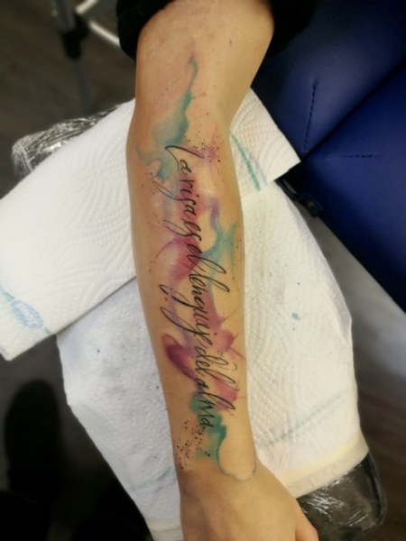 Unterarm frau schrift tattoo Tattoo Unterarm