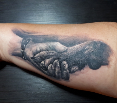 Shakehands with best friend <3