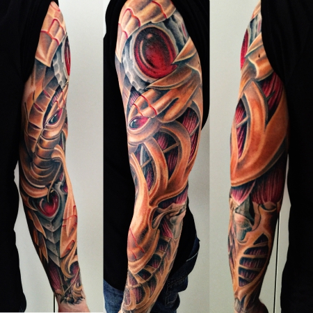 Tattoo horror biomechanik