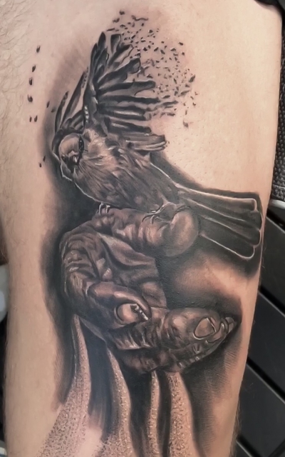 Hand mit Vogel 