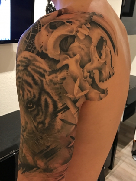 skull-Tattoo: Skull in Tiger skull