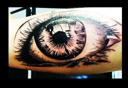 Auge von IVAN gestochen