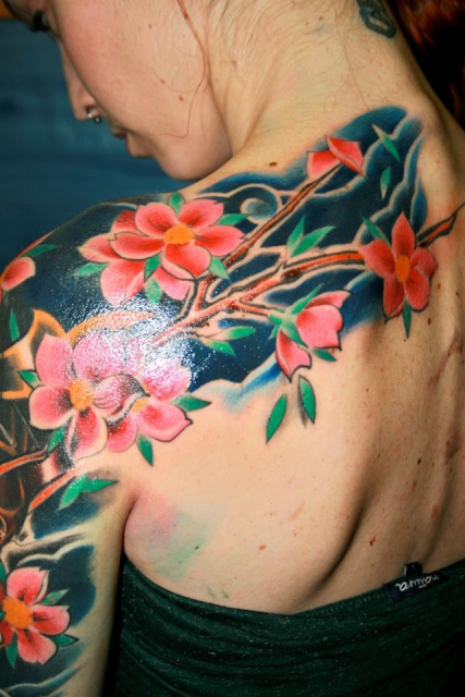 Schöne Blüten von All Colours Tattoo