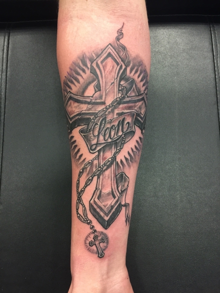 kreuz-Tattoo: Kreuz rosenkranz 