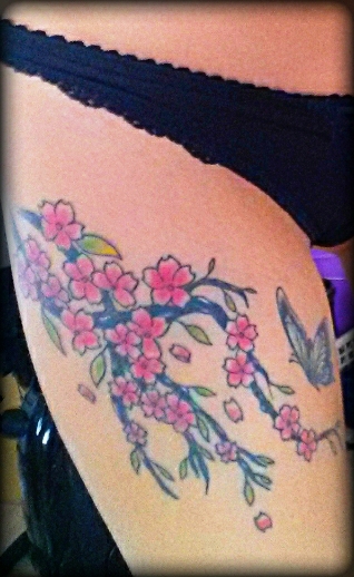 Kirschblüten Tattoo mit Schmetterling ♡ Blumen Tiere