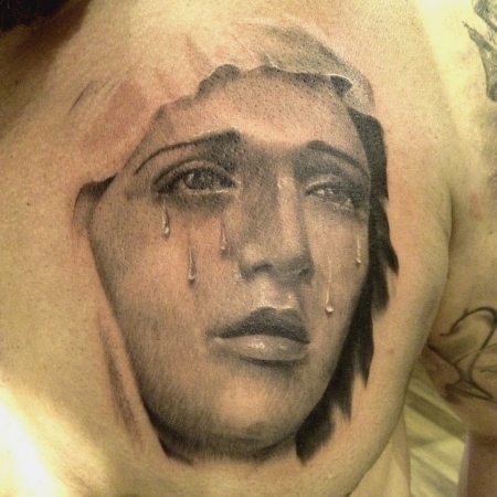 madonna-Tattoo: Madonna...Frisch gestochen...