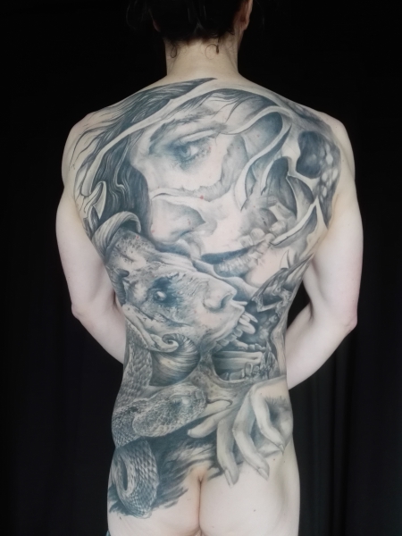 backpiece black and grey