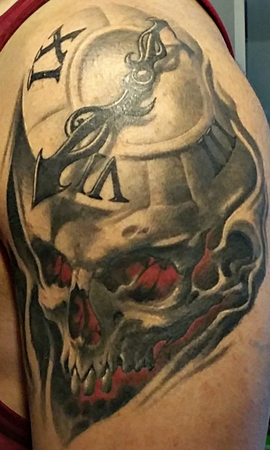totenkopf-Tattoo: Totenkopf (verheilt)