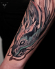 Wasserdrache Mystisches Tattoo - Nahaufnahme des Drachen Kopfs 