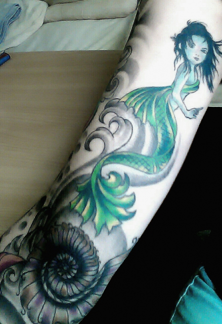 meerjungfrau-Tattoo: Meerjungfrau und Nautinusschnecke
