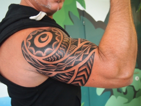 Oberarm Tatau mit Schattierung