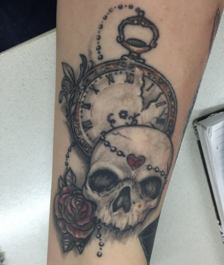 Totenkopf, Uhr, Rose