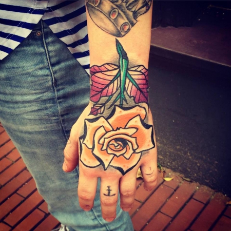 Rose auf der Hand