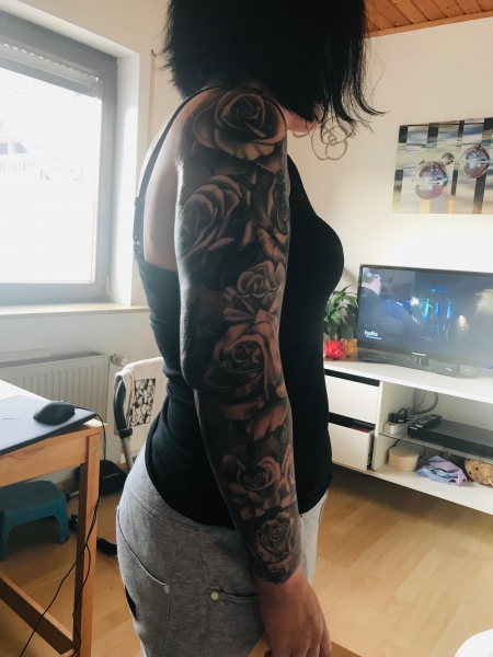 Frau arm tattoo ganzer Tattoo Frauen