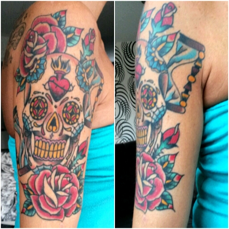 Totenkopf mit Rosen & Sanduhr