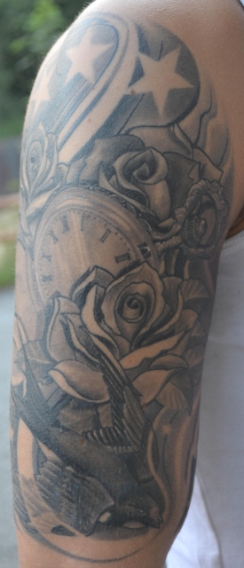 Schwalbe Rosen und Uhr