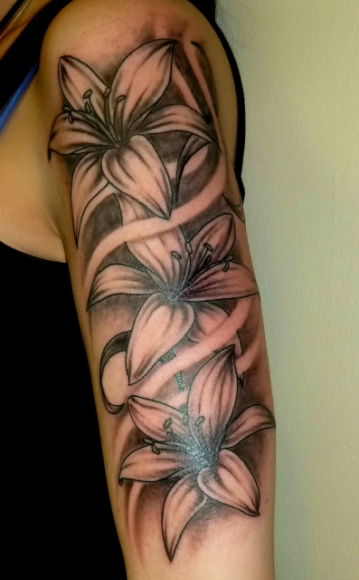 BlütenTattoo Oberarm