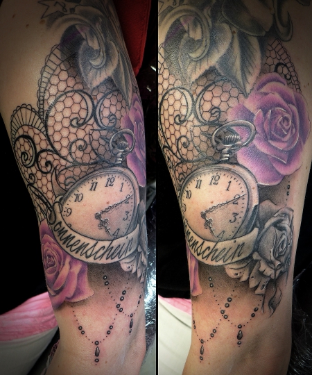 Tattoo Uhr und Rosen mit Spitzenmuster