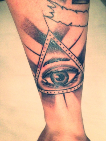 Auge/Pyramide