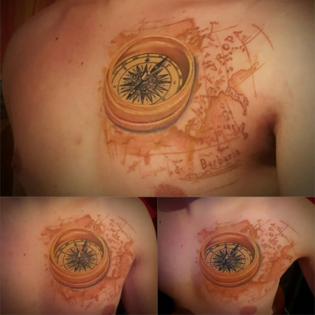 Kompass Tattoo Brust 
