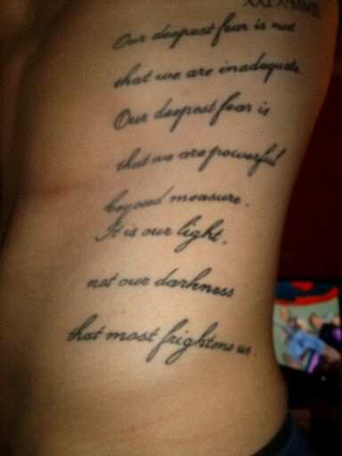 buzzin: Tattoo Schrift schief..