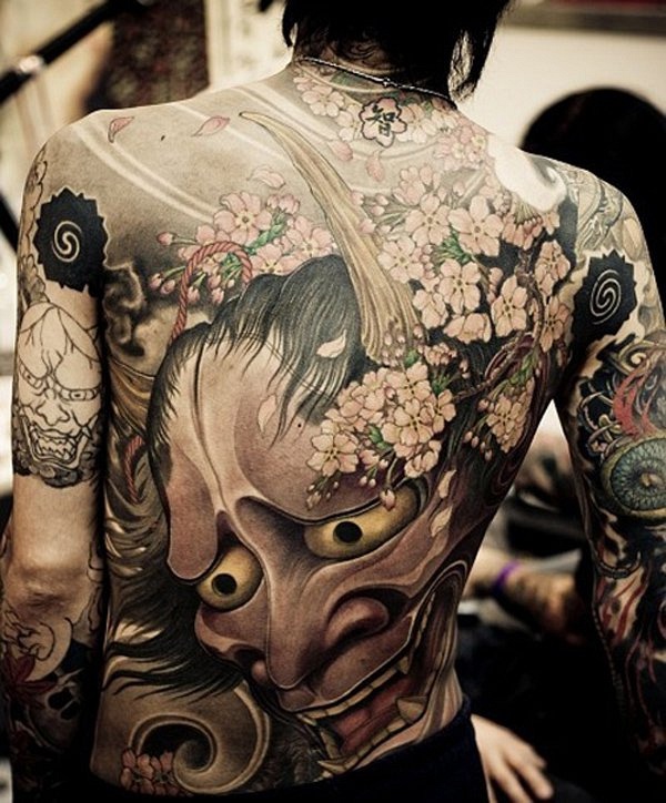 Lukas442: großes japanisches Tattoo beim ersten Mal?