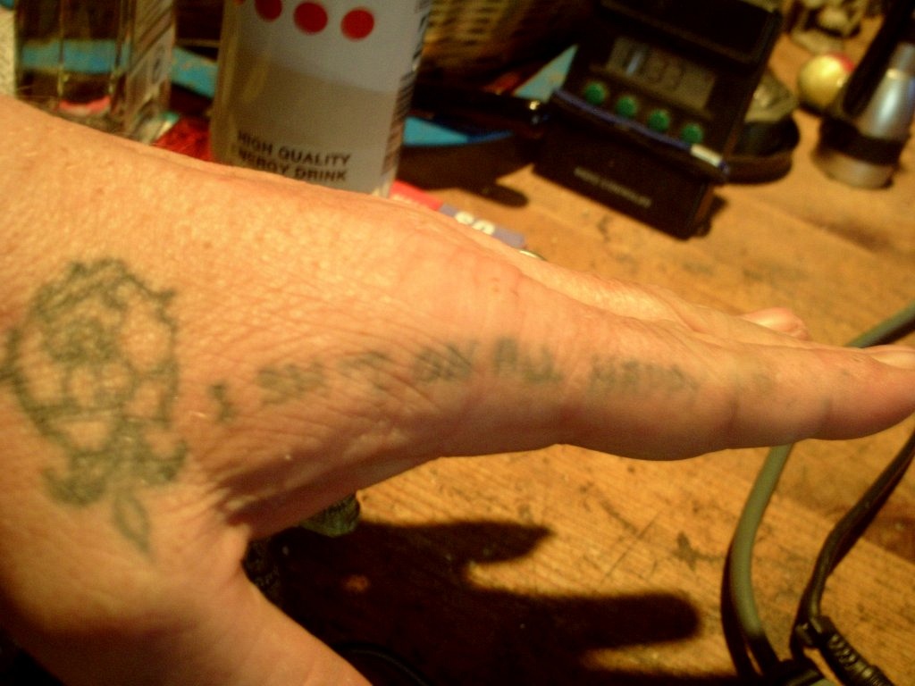 snakefan: alte Finger Tattoos