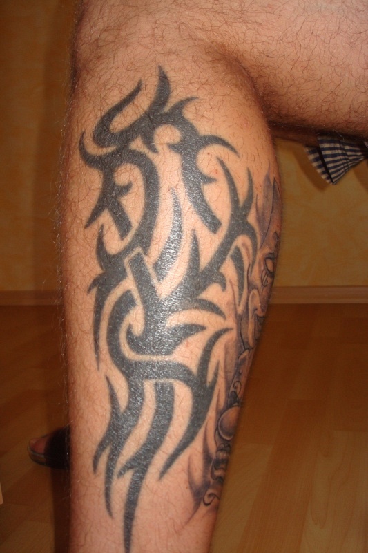 Martyr: Waden Tattoo fortsetzen