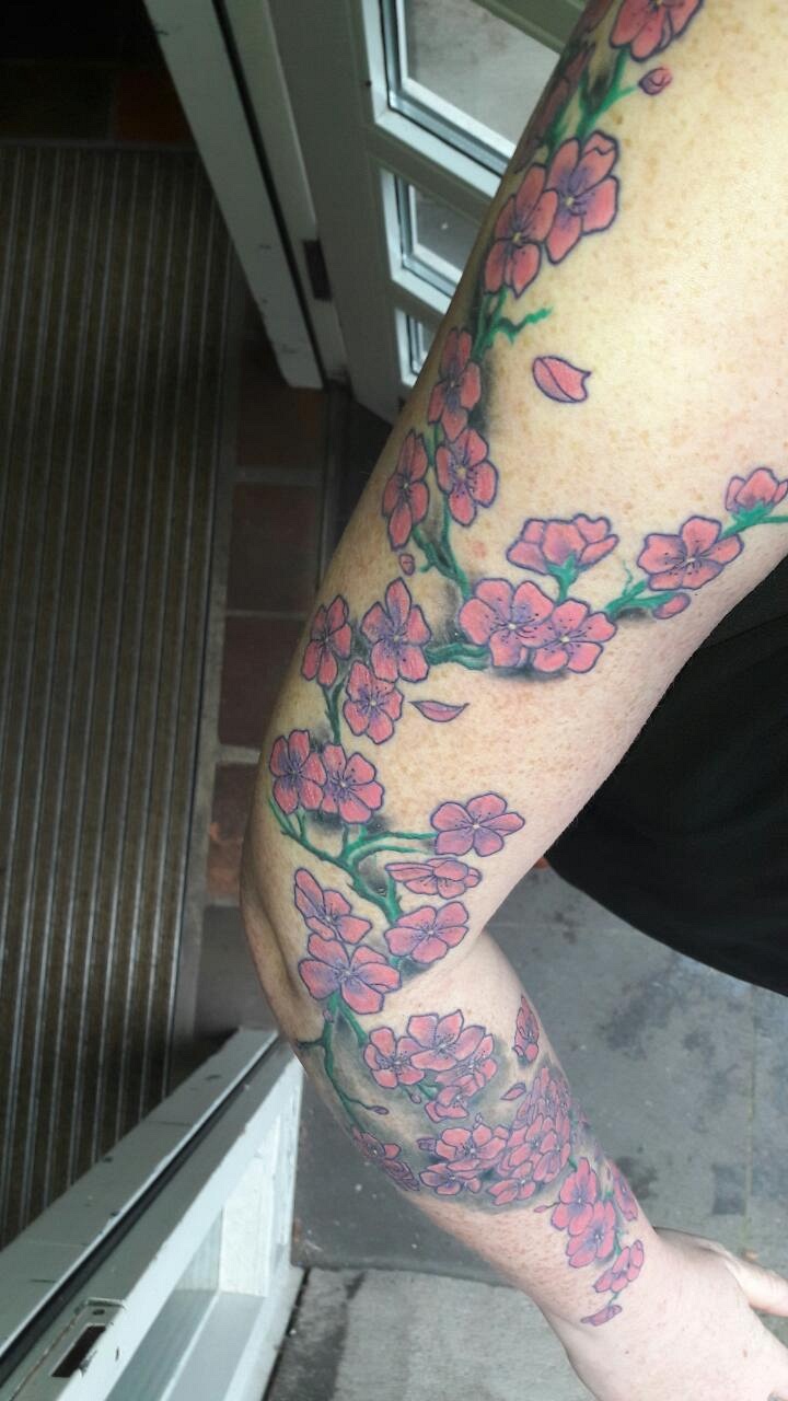 Emily Erdbeer: Blütenranke Oberarm - was sagt ihr?