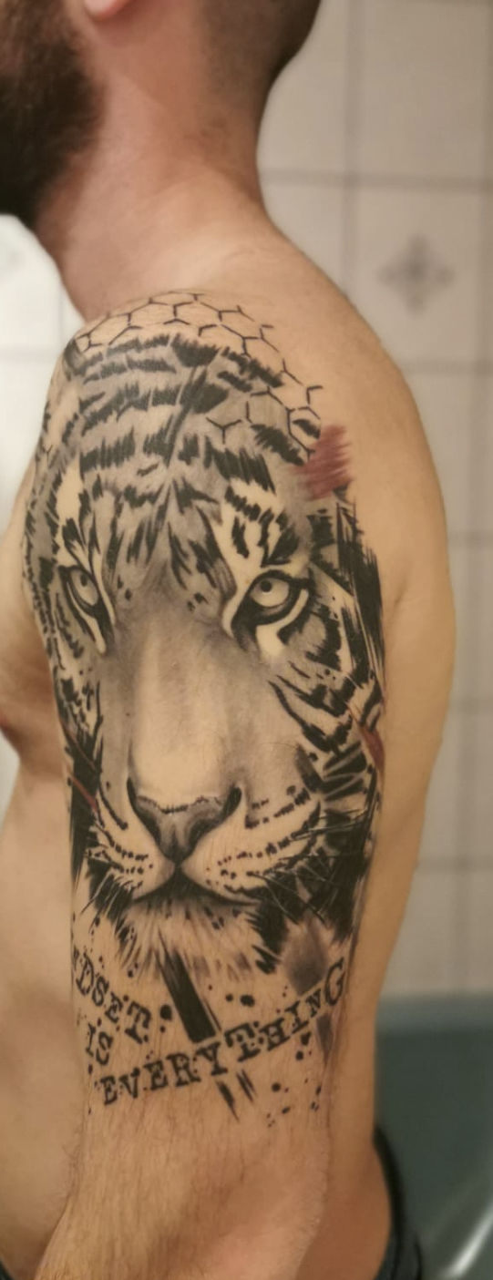 Mich6186: Tattoo zu groß 