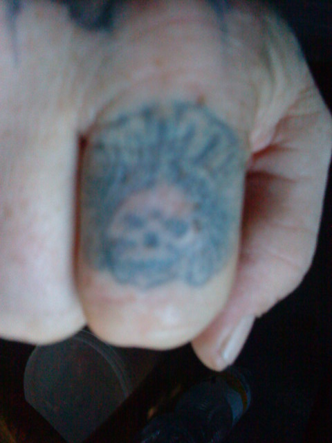 snakefan: alte Finger Tattoos