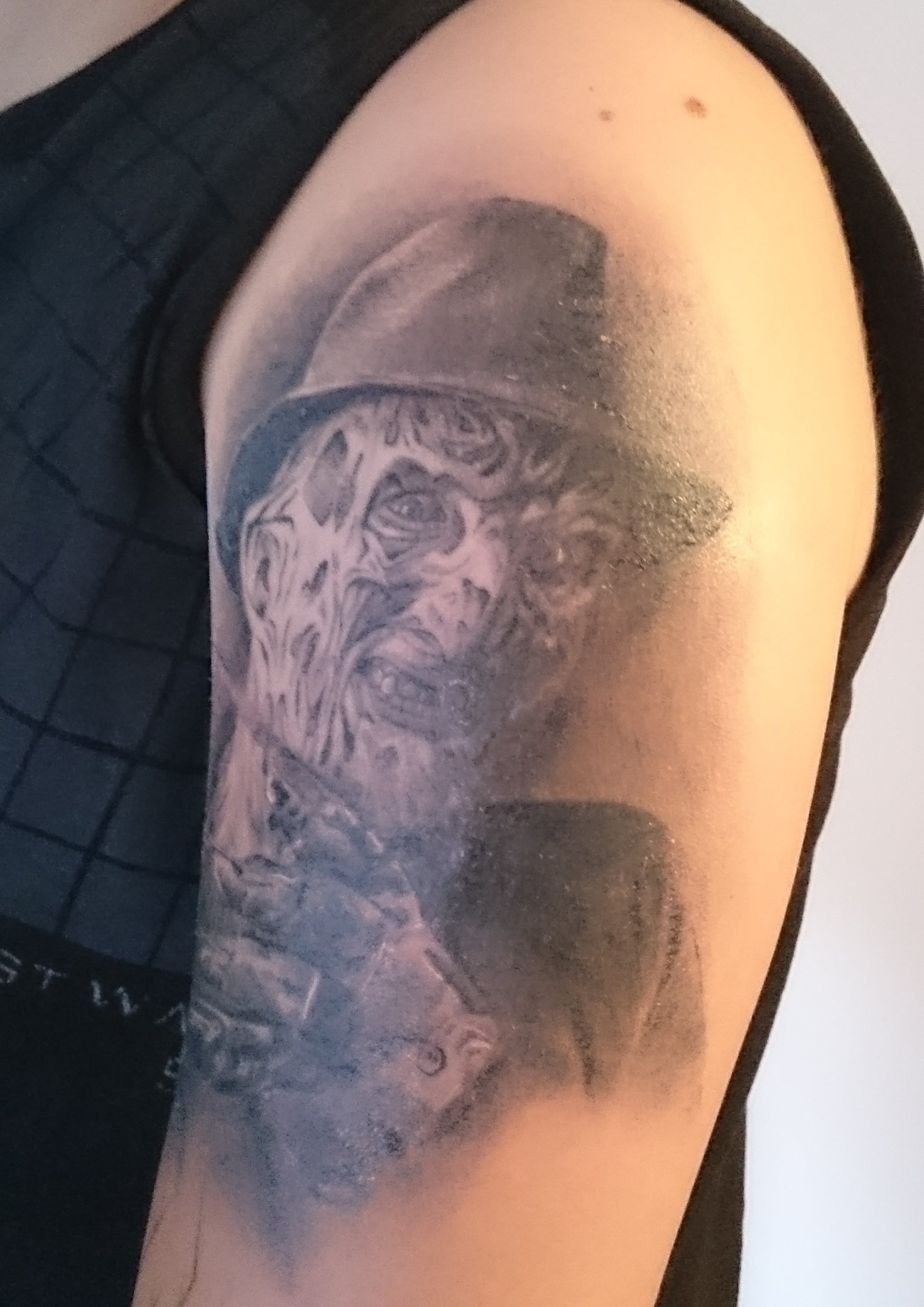 tobi...89: Tattoo nach paar Tagen verschwommen! Normal?