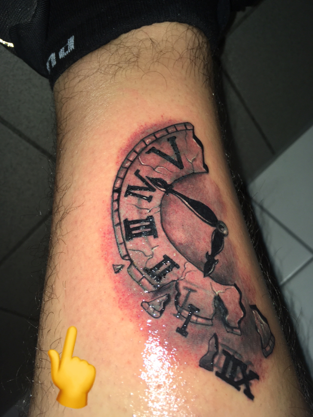 187_Pa: Extrem rotes, brennendes und dickes tattoo