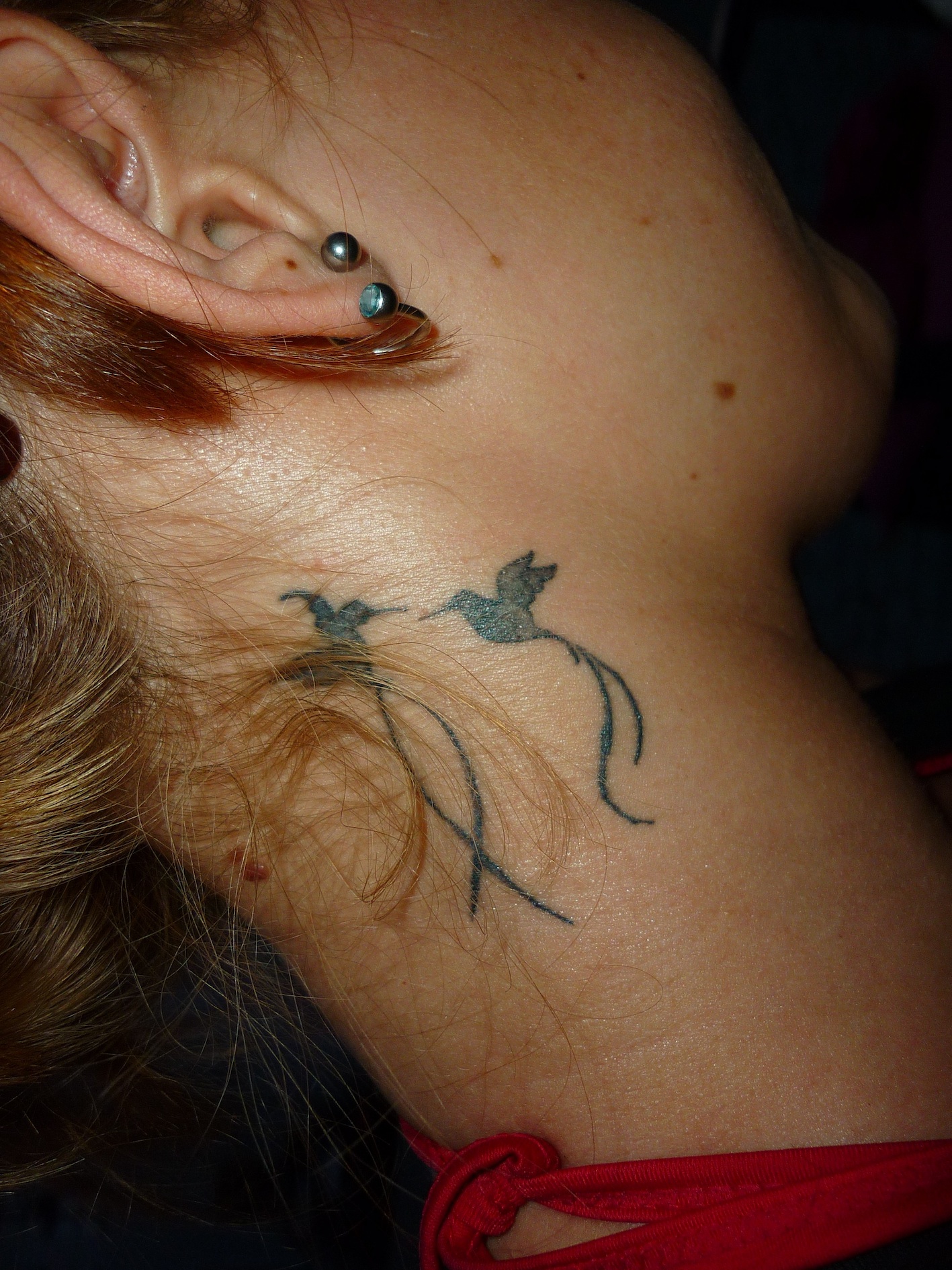 Kolibri85: Tattoo am Hals verlaufen