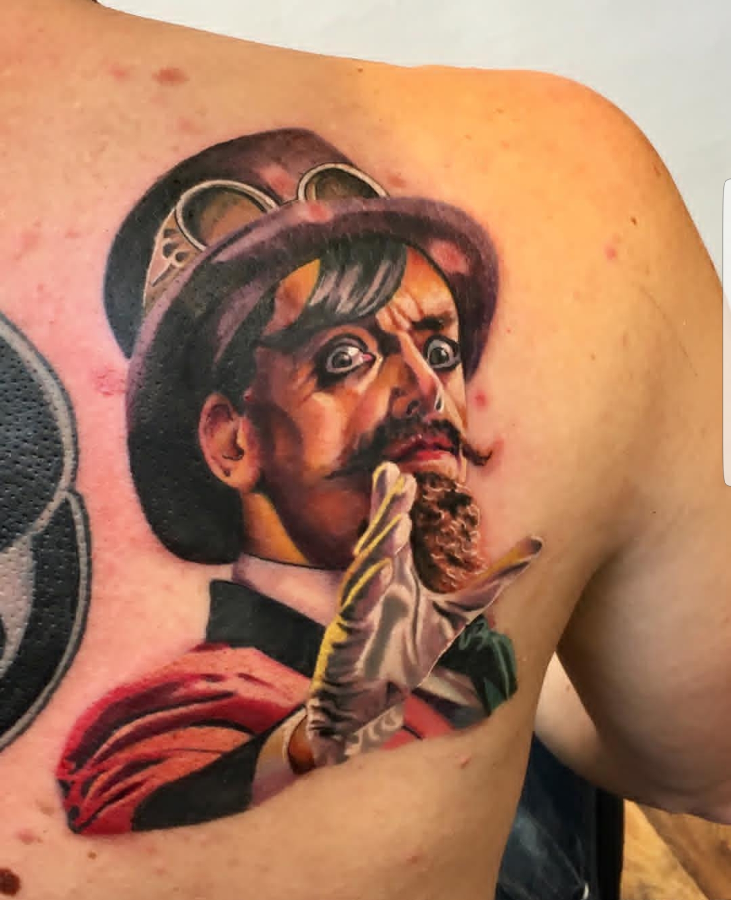 Benchibk: Frisch gestochen gut, verheilt verblassen Farben, langsam ratlos :(