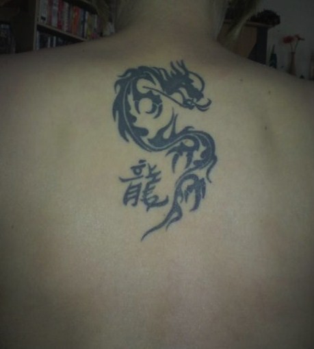Nala55: Verzierung eines Rückentattoos