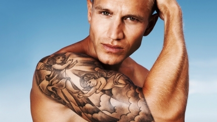 doomsdaybet: Studio(s) für Black / Gray - Engel/Sonne und Wolken